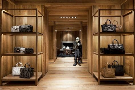 Prada inaugura un nuovo negozio a Parigi 